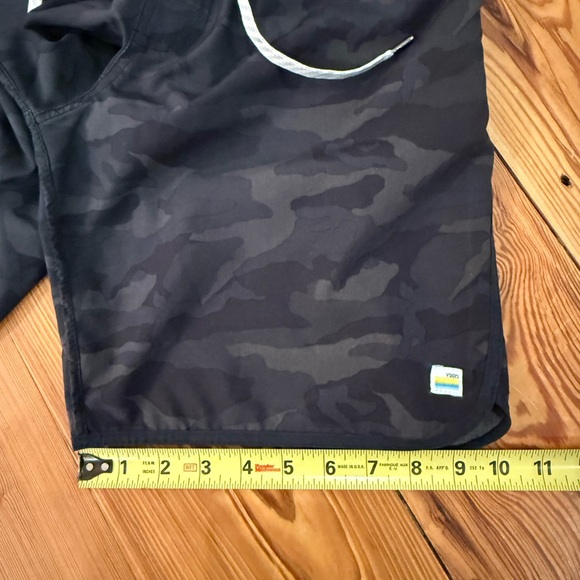 Vuori Short Men’s Large Camo Drawstring Pocket Logo Run Gym Hype Core - Picture 10 of 10